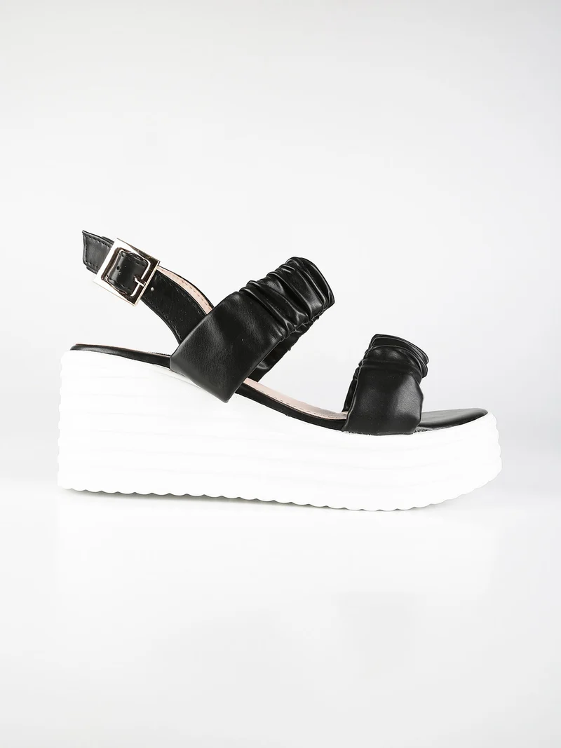 Sandali donna con zeppa - nero