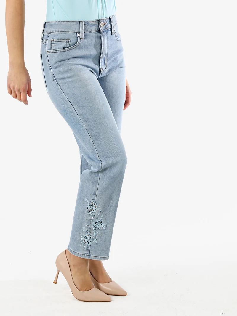 Jeans donna con ricami e strass sul finale - jeans