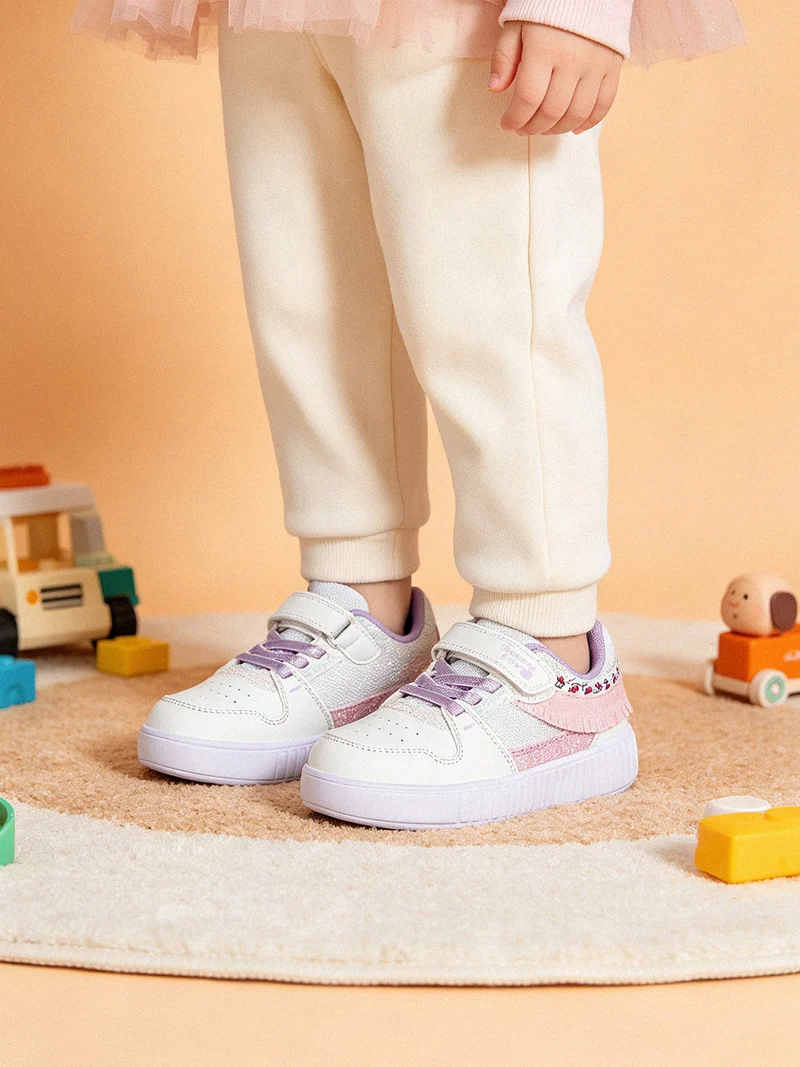 Sneakers da ragazza basse con cinturino a strappo - bianco