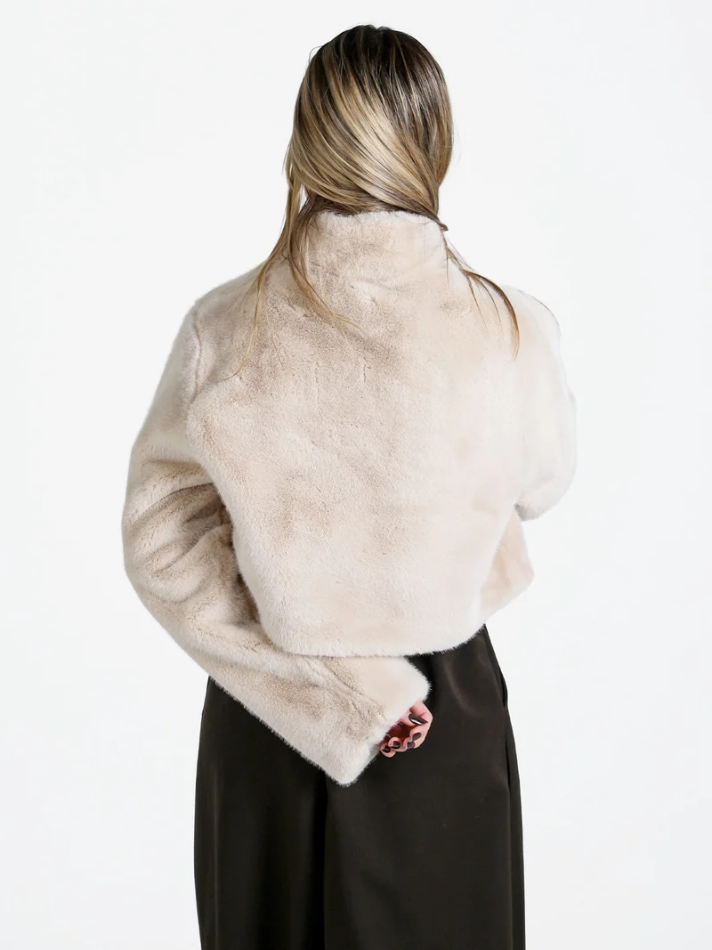 Giacca donna cropped in pelliccia sintetica con coulisse - beige