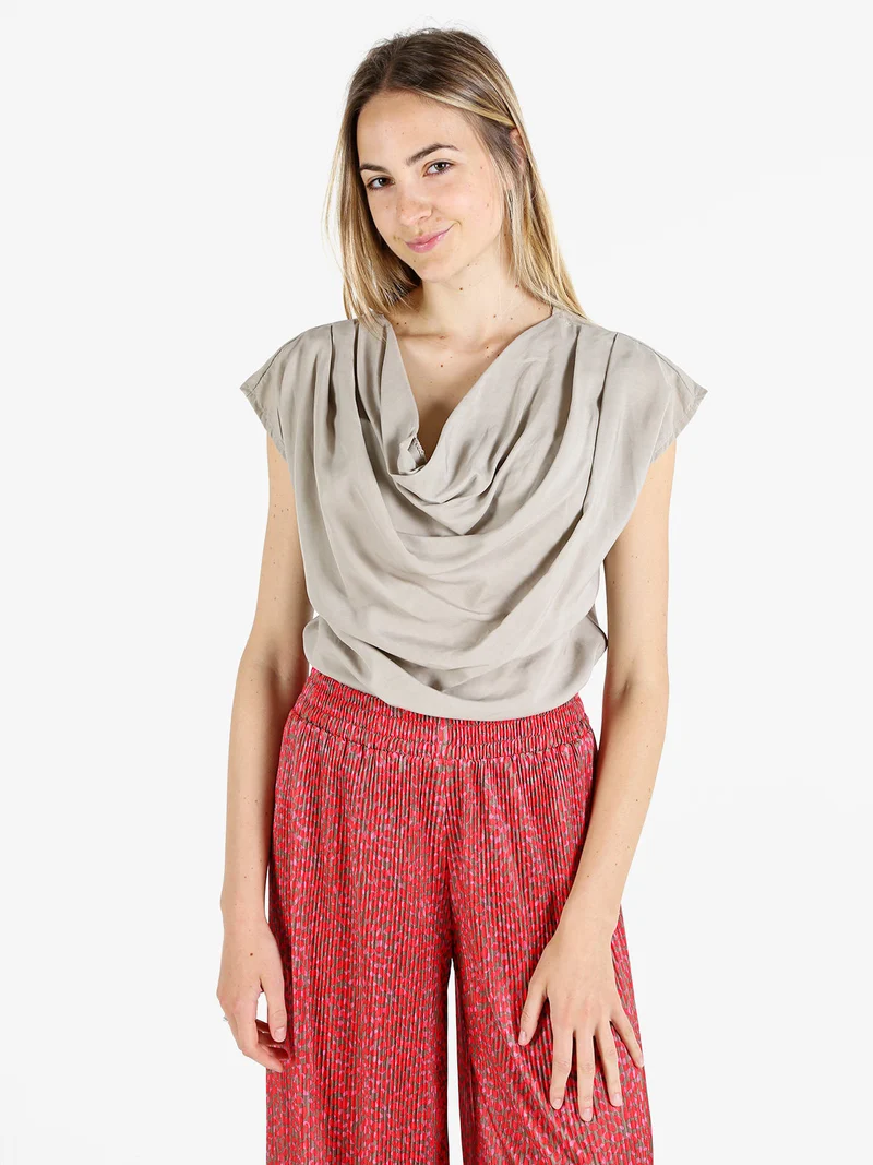 Top da donna con scollo a cascata - sabbia