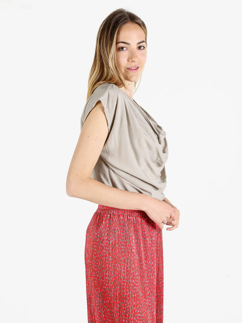 Top da donna con scollo a cascata - sabbia