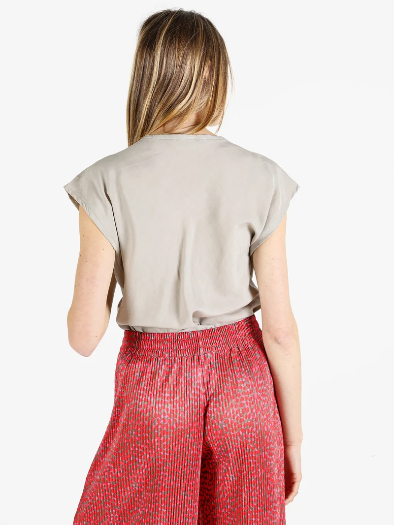 Top da donna con scollo a cascata - sabbia