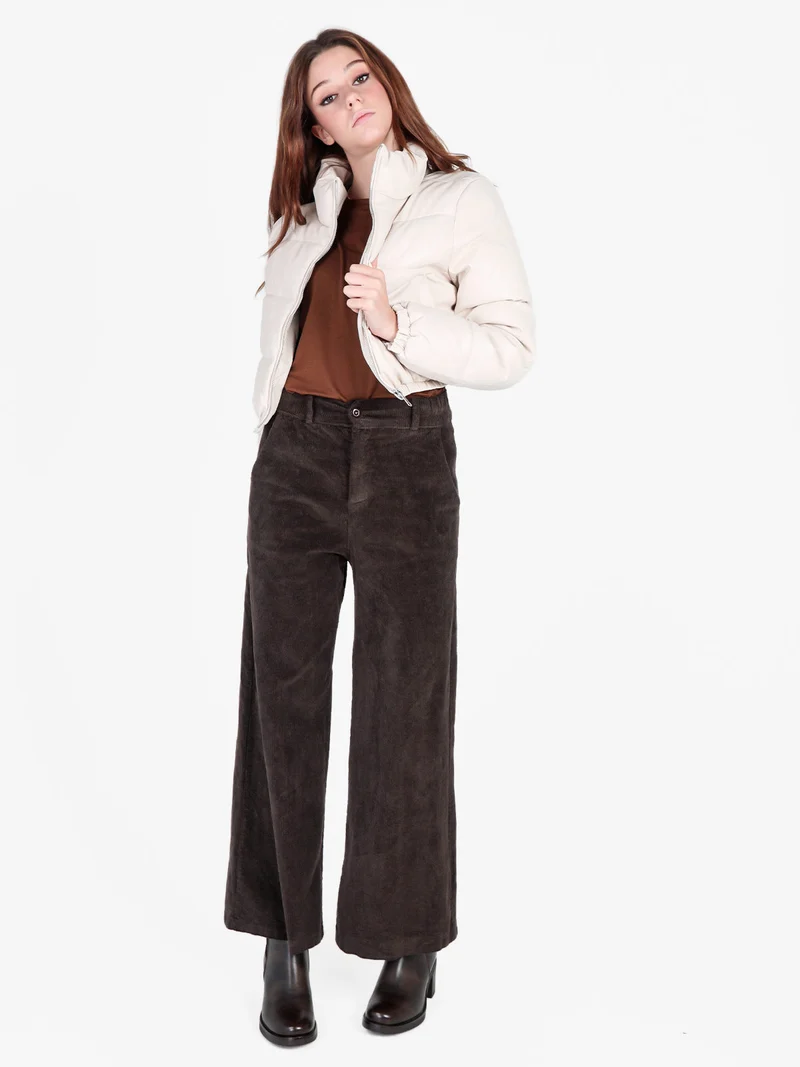 Piumino puffer cropped da donna in ecopelle - beige
