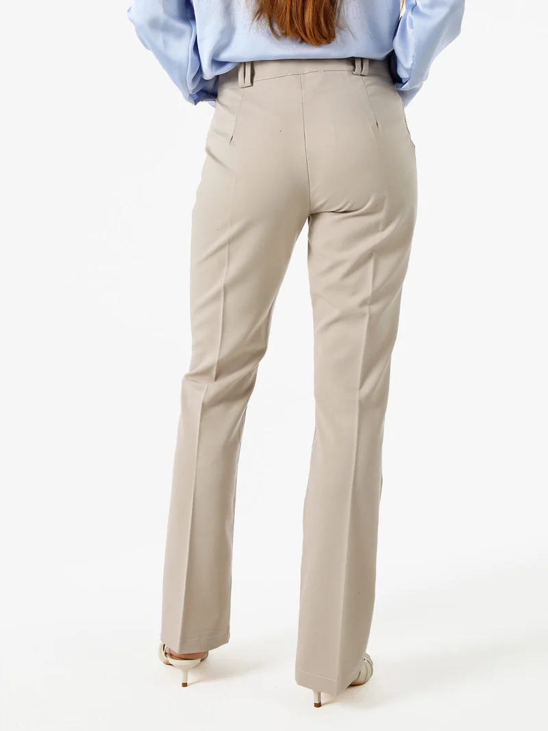 Pantaloni eleganti da donna a zampa - beige