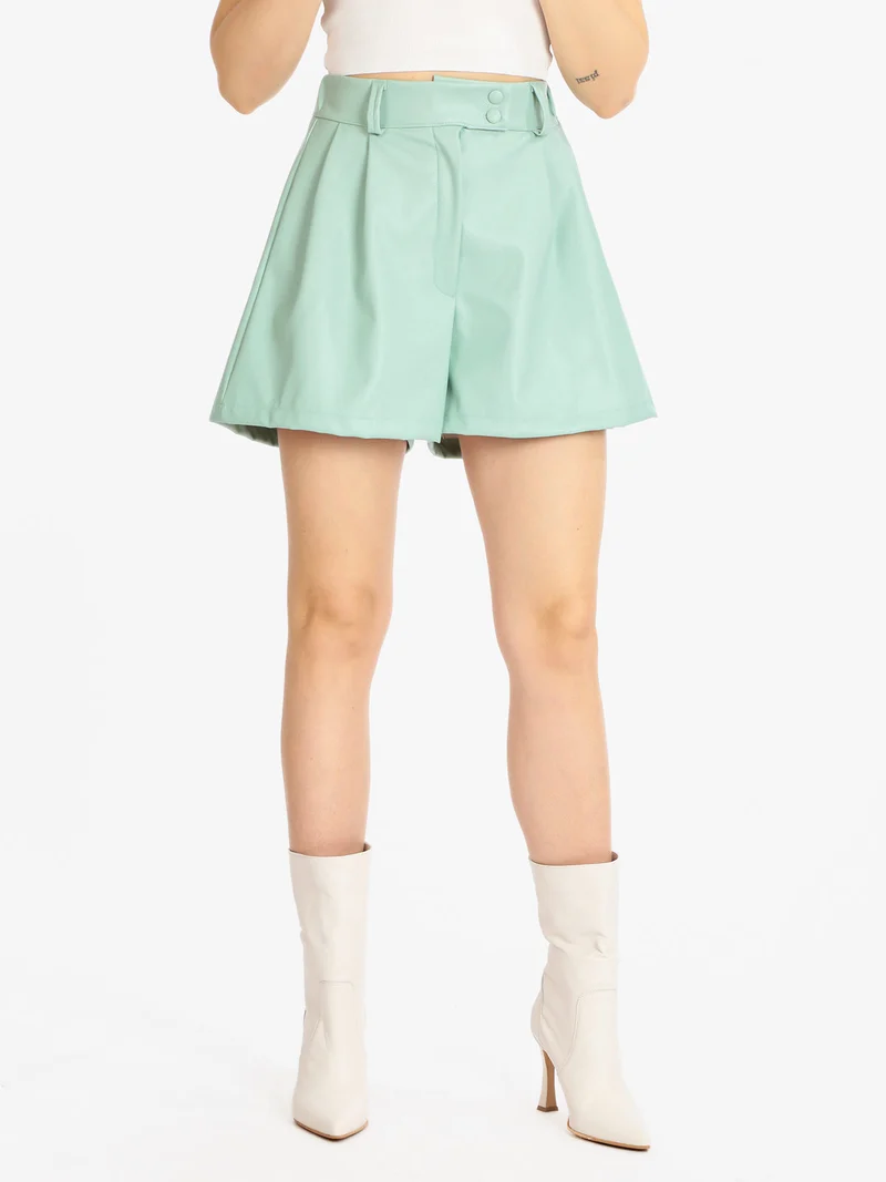 Shorts da donna in ecopelle - acqua marina
