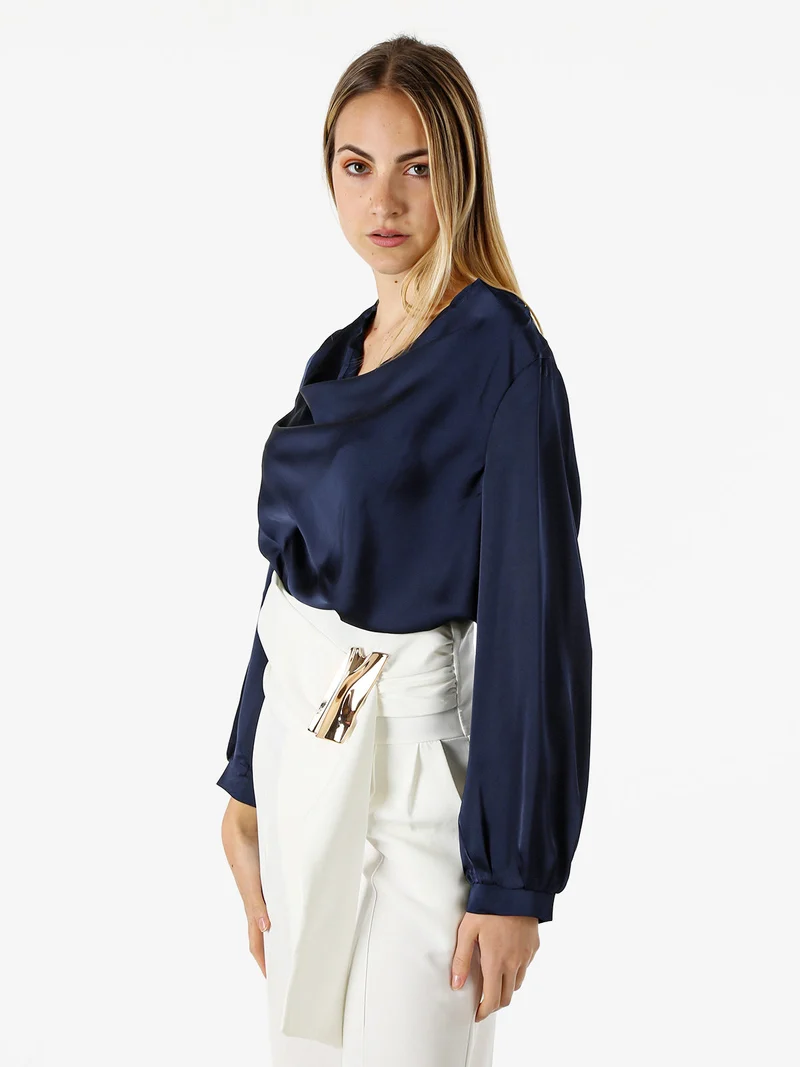 Blusa donna a maniche lunghe in tessuto simil raso con scollo a cascata - blu scuro