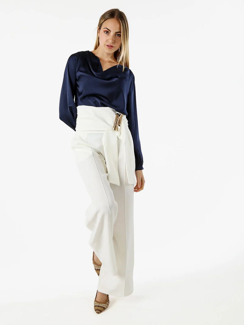 Blusa donna a maniche lunghe in tessuto simil raso con scollo a cascata - blu scuro