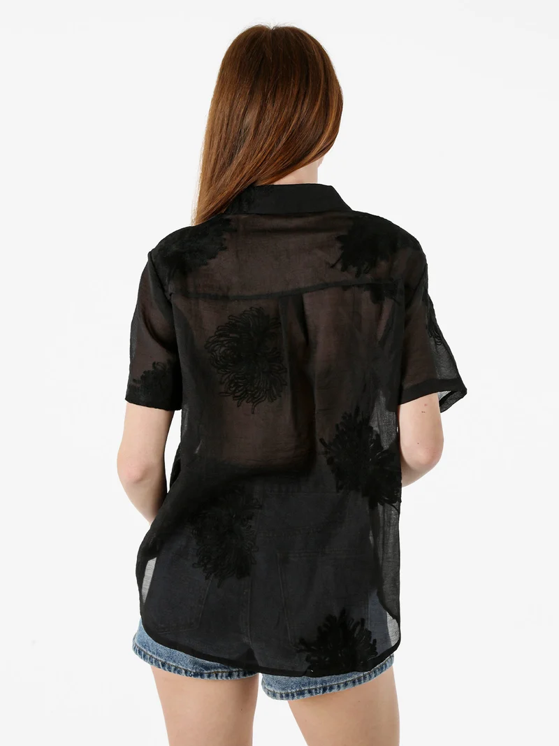 Camicia da donna a maniche corte con ricami - nero