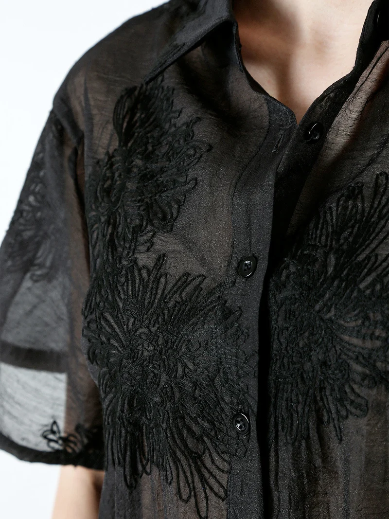 Camicia da donna a maniche corte con ricami - nero