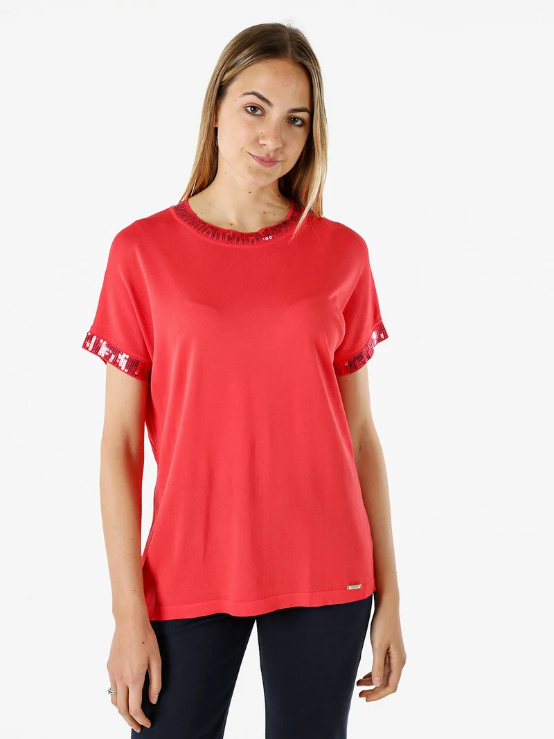 Maglia girocollo da donna a maniche corte con paillettes decorative - fragola