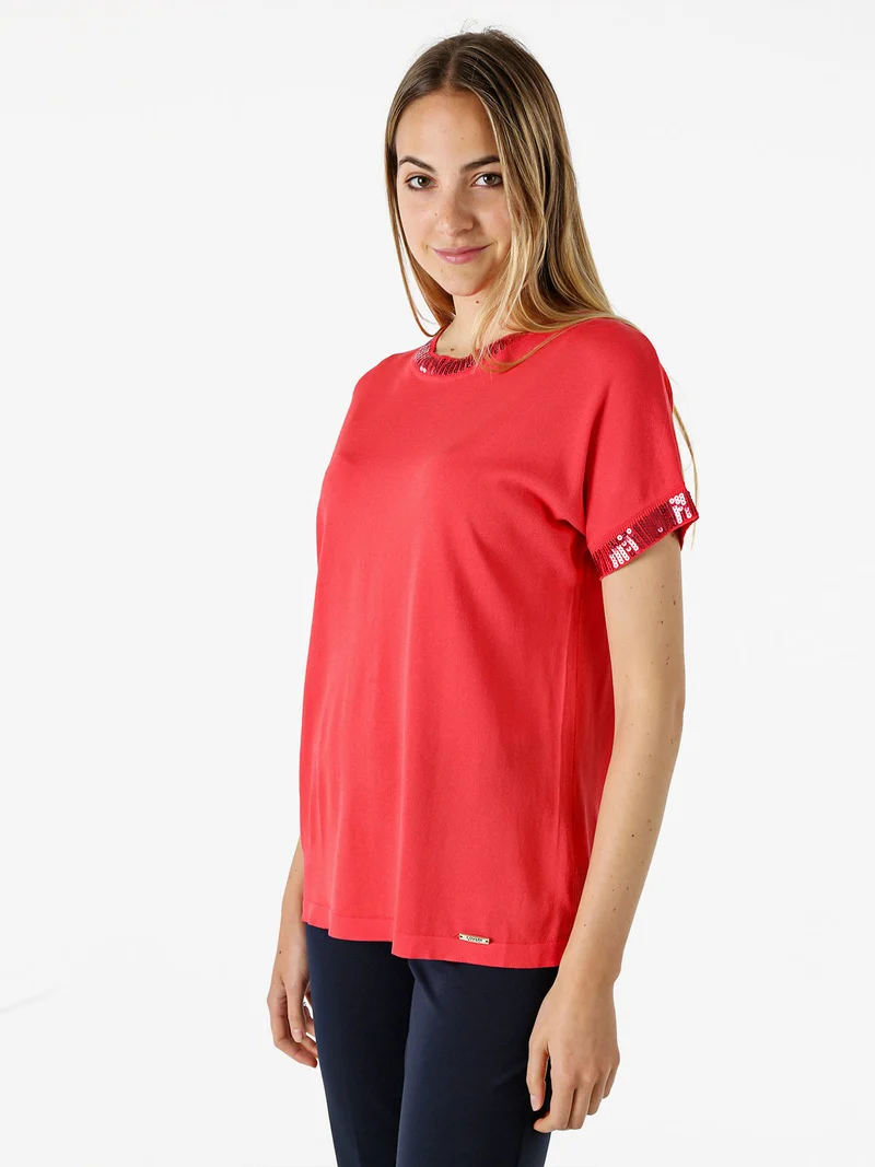Maglia girocollo da donna a maniche corte con paillettes decorative - fragola