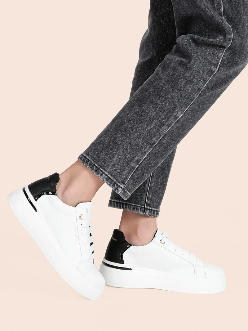 Sneakers donna stringate con suola alta - bianco