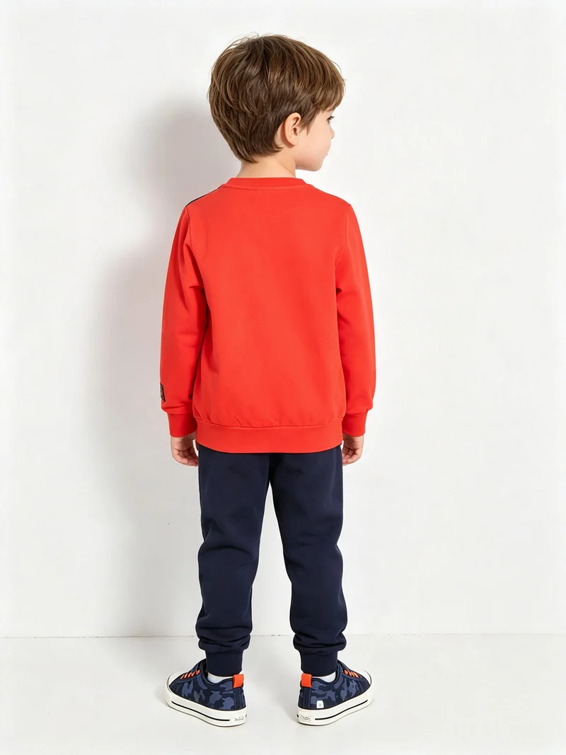 Completo tuta da bambino in cotone con felpa girocollo e pantaloni con polsini - rosso
