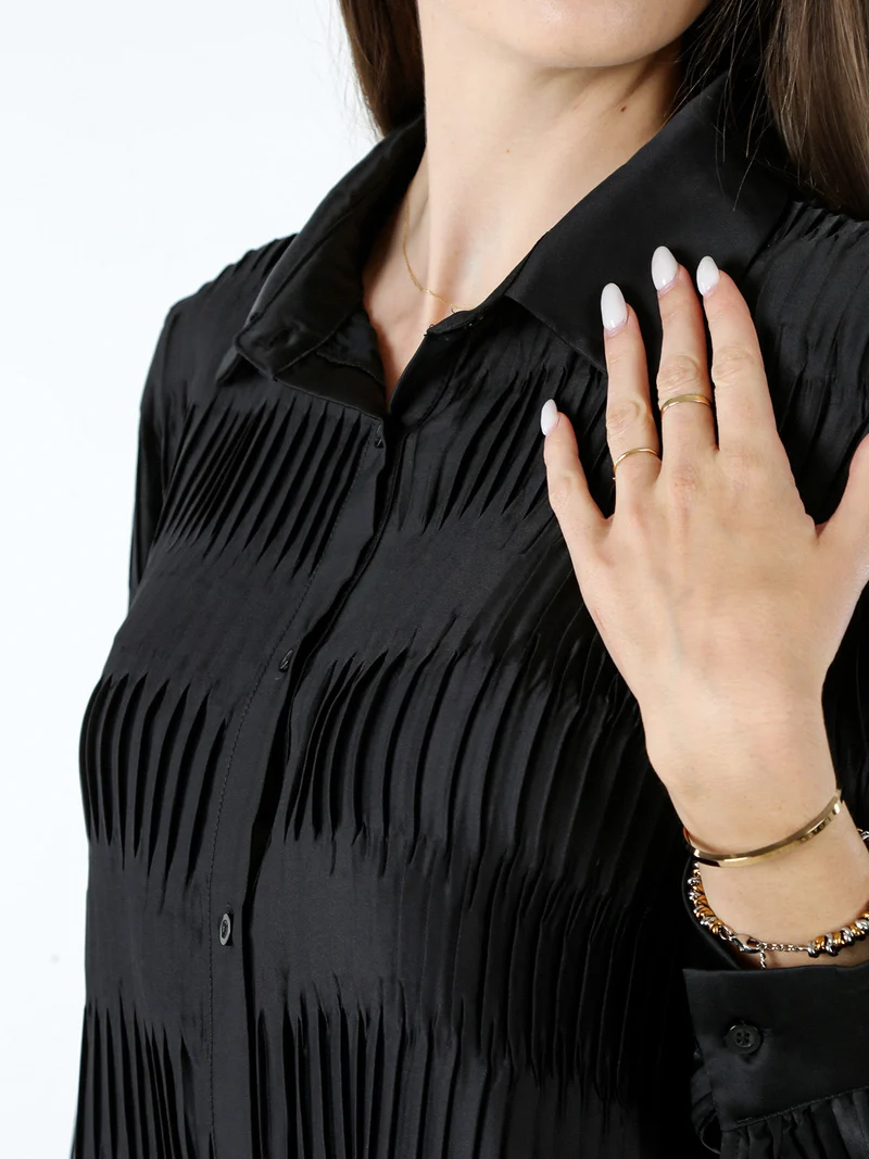 Camicia plissettata da donna con maniche lunghe a palloncino - nero