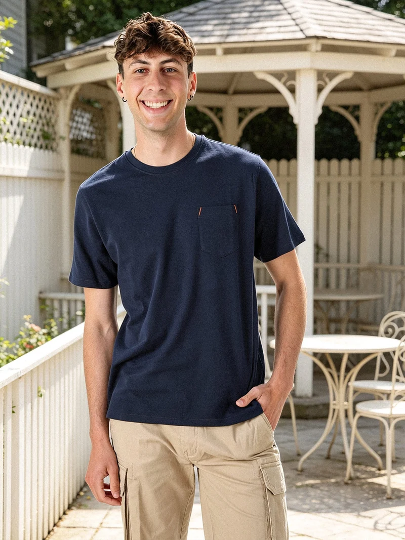 T-shirt in cotone da uomo con taschino frontale - blu scuro