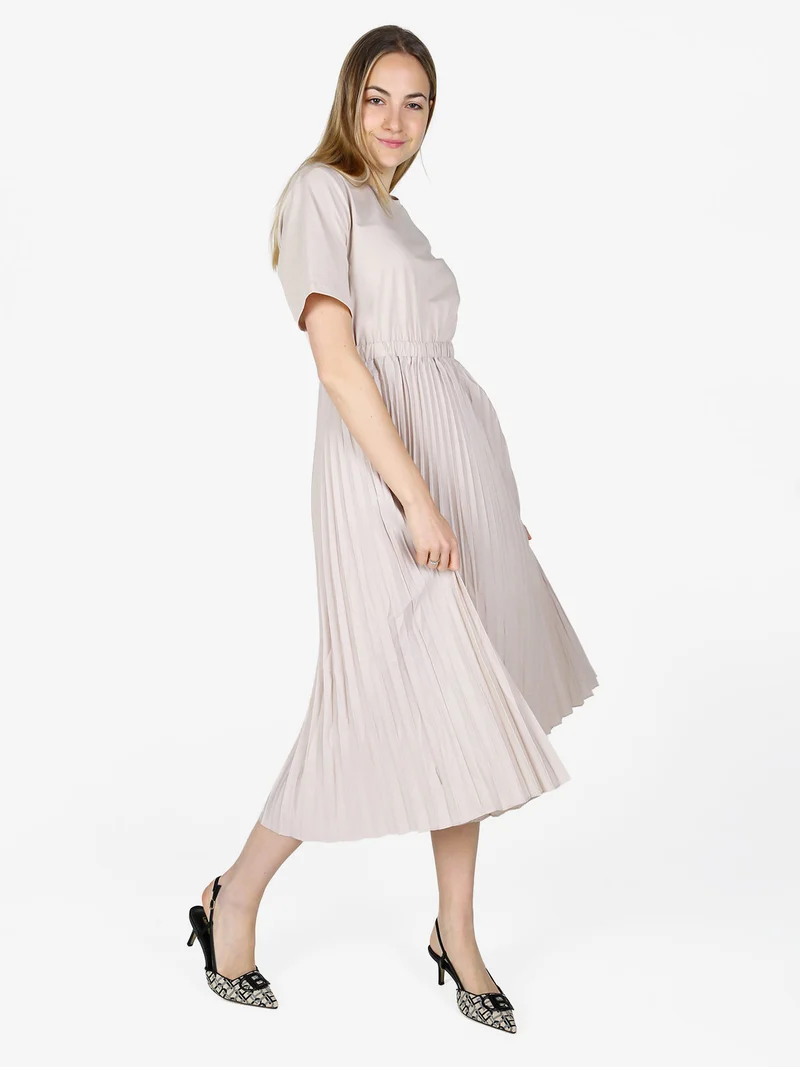 Abito lungo da donna in cotone a maniche corte con gonna plisssettata - beige