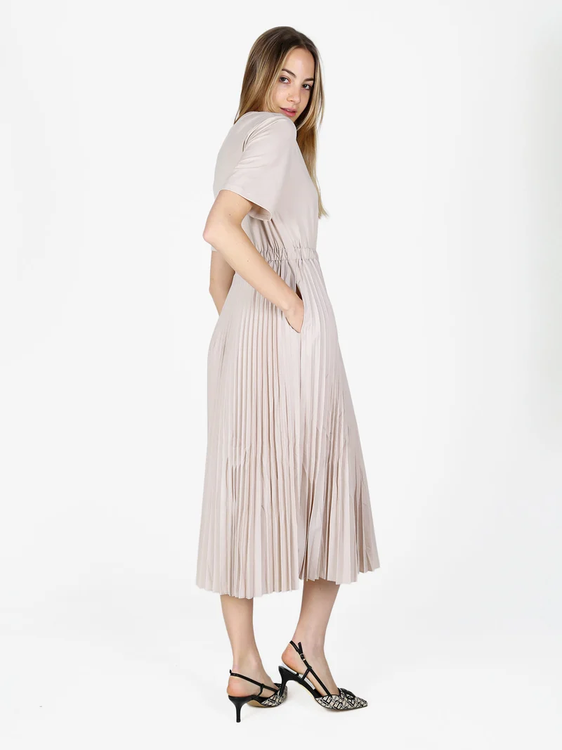 Abito lungo da donna in cotone a maniche corte con gonna plisssettata - beige