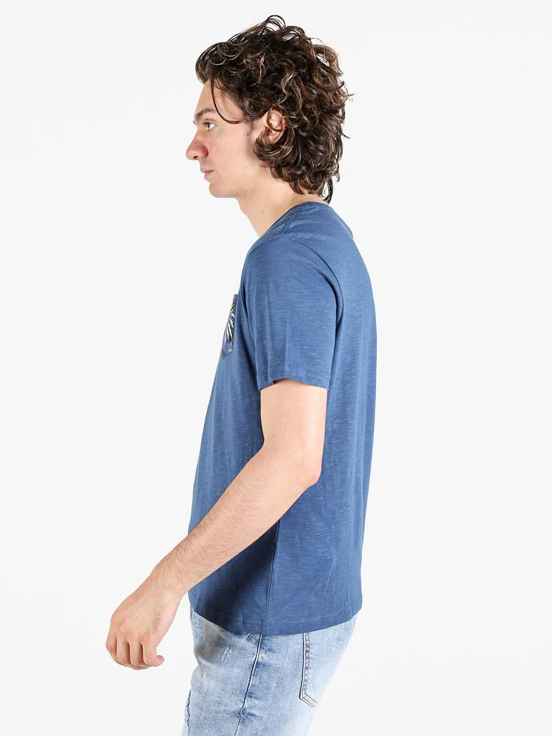 T-shirt da uomo in cotone con taschino floreale - blu