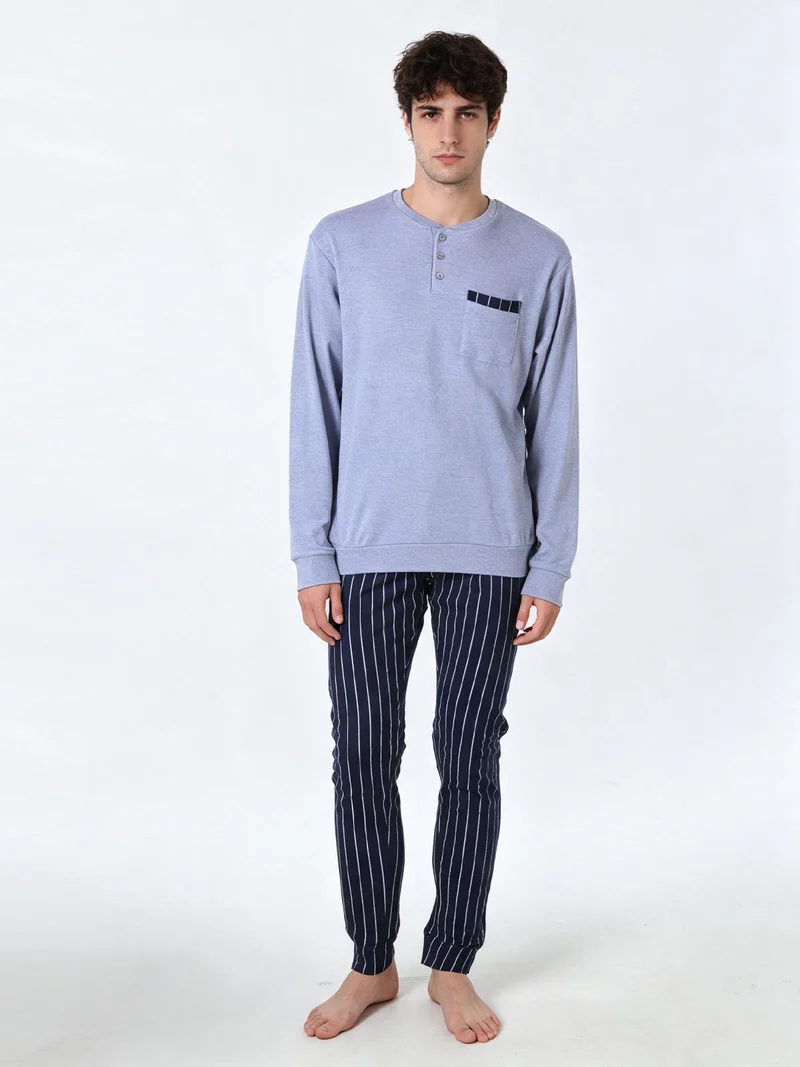 Pigiama lungo da uomo in cotone interlock con taschino e pantaloni a righe sottili - jeans