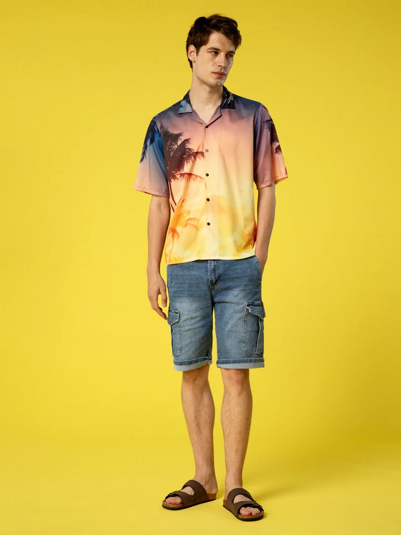 Camicia uomo a maniche corte con stampa e scollo a V - arancione