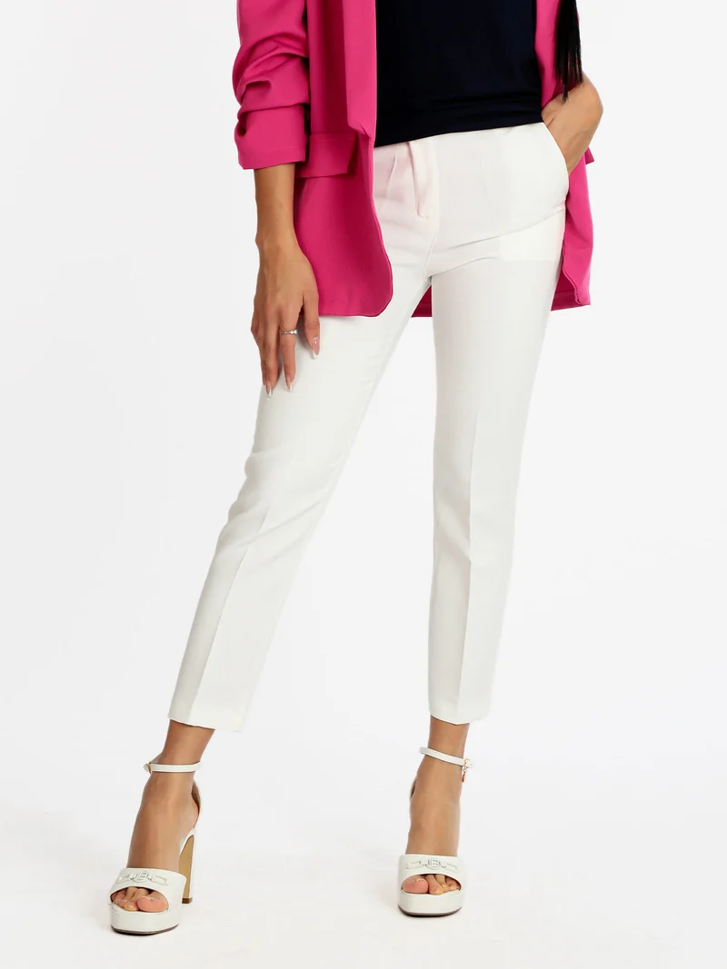 Pantaloni classici da donna a sigaretta - bianco