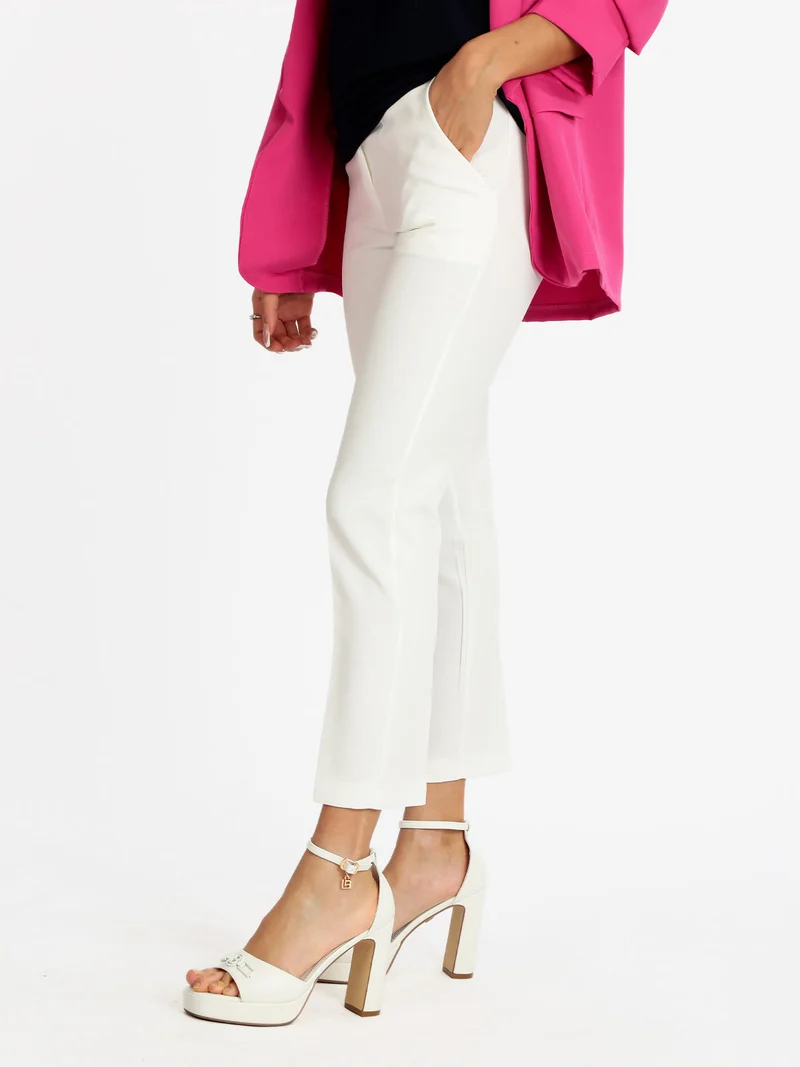 Pantaloni classici da donna a sigaretta - bianco