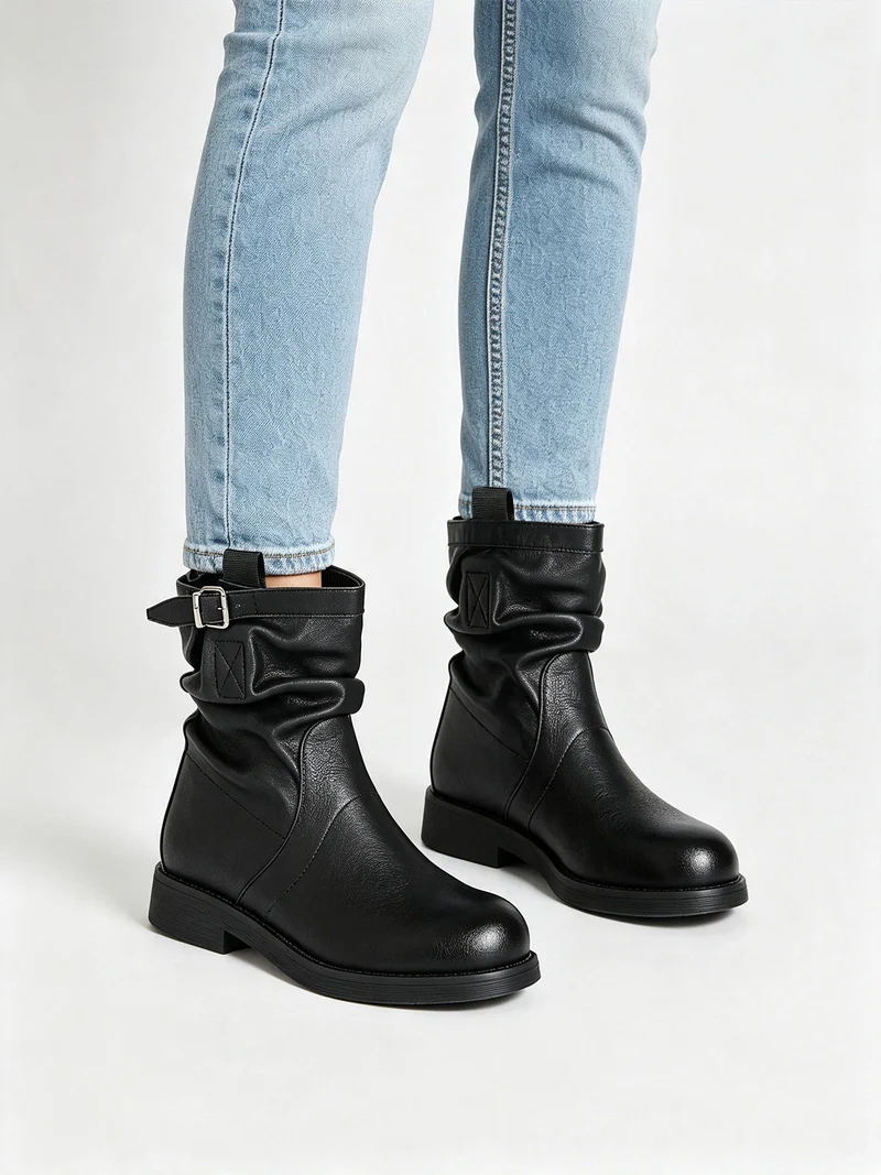 Stivaletti slouchy da donna con tacco basso- nero