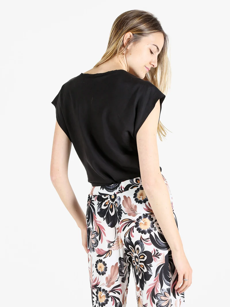 Top da donna con scollo a cascata - nero