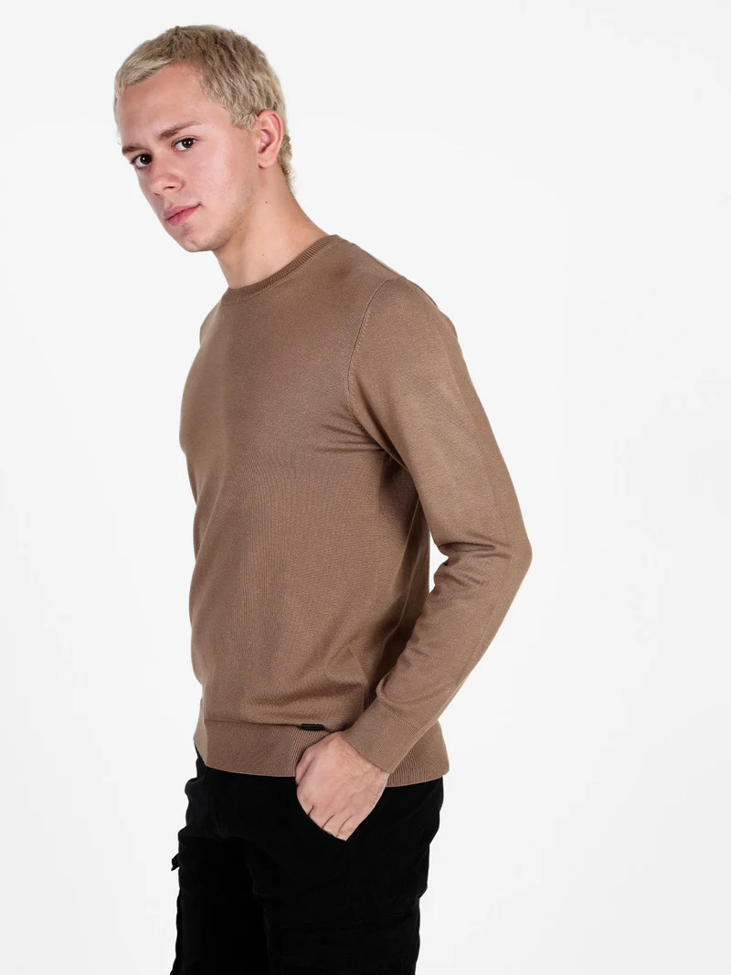 Pullover girocollo da uomo in maglia - cammello