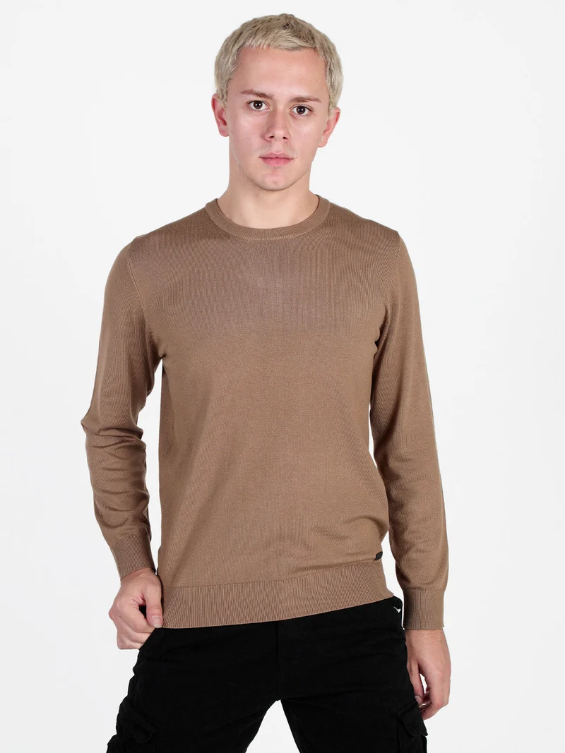 Pullover girocollo da uomo in maglia - cammello