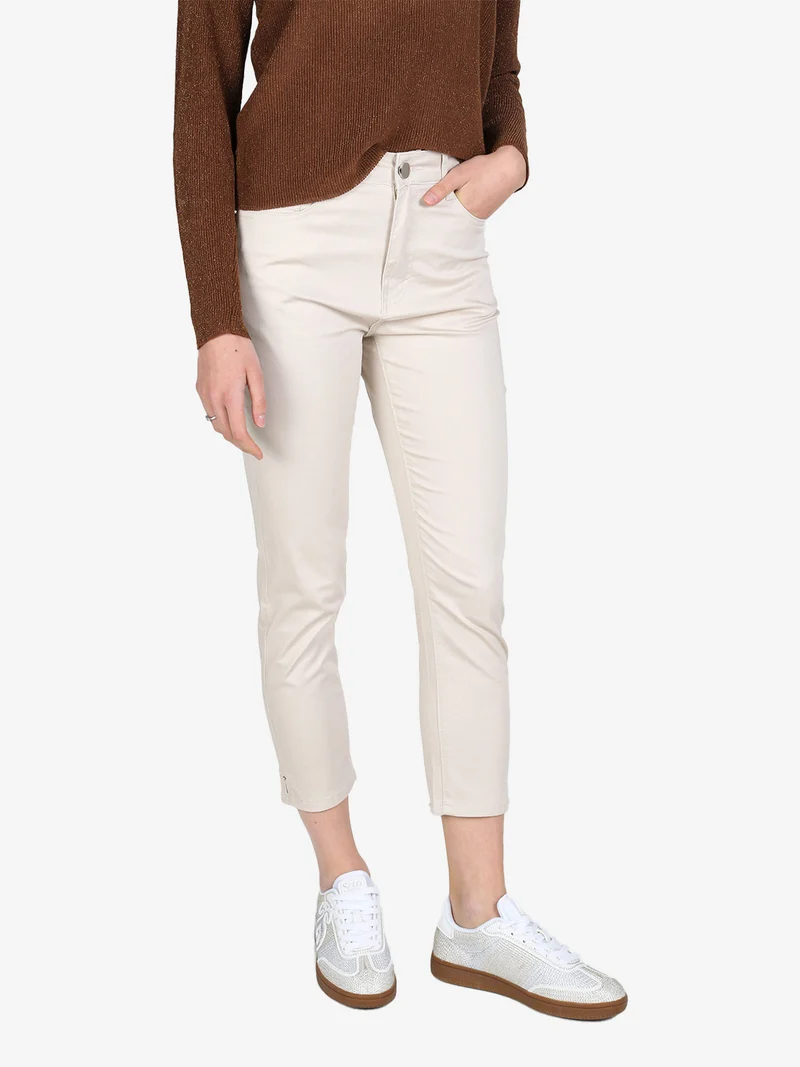 Pantaloni capri donna in cotone con piccolo spacco e strass sul finale - beige