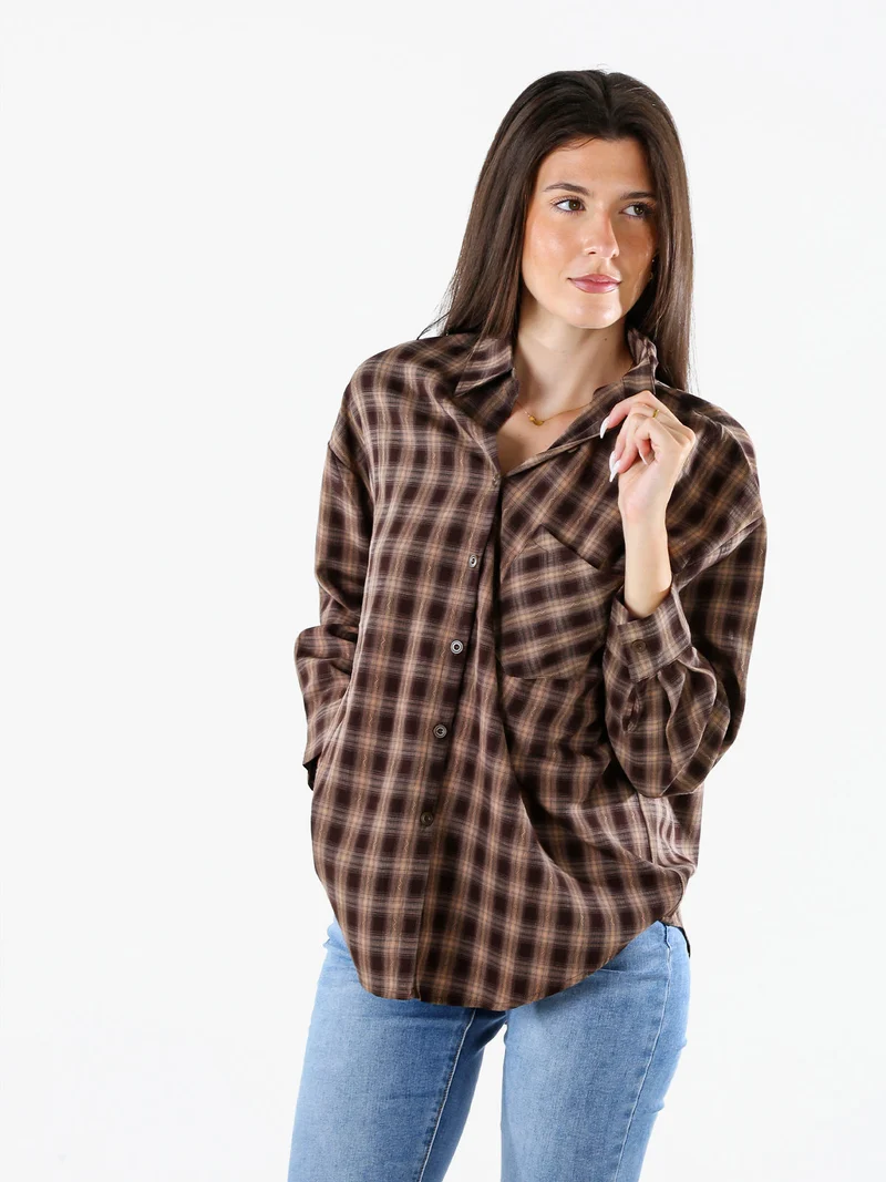 Camicia donna a maniche lunghe con stampa a quadri e taschino - marrone