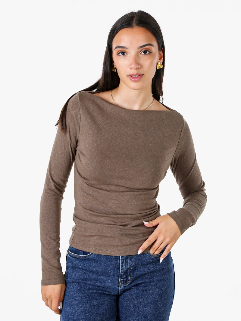 Maglia donna a maniche lunghe con scollo a barchetta - marrone