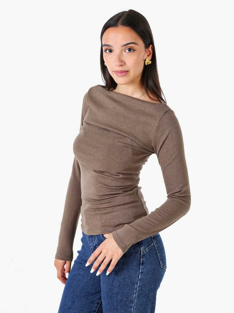 Maglia donna a maniche lunghe con scollo a barchetta - marrone