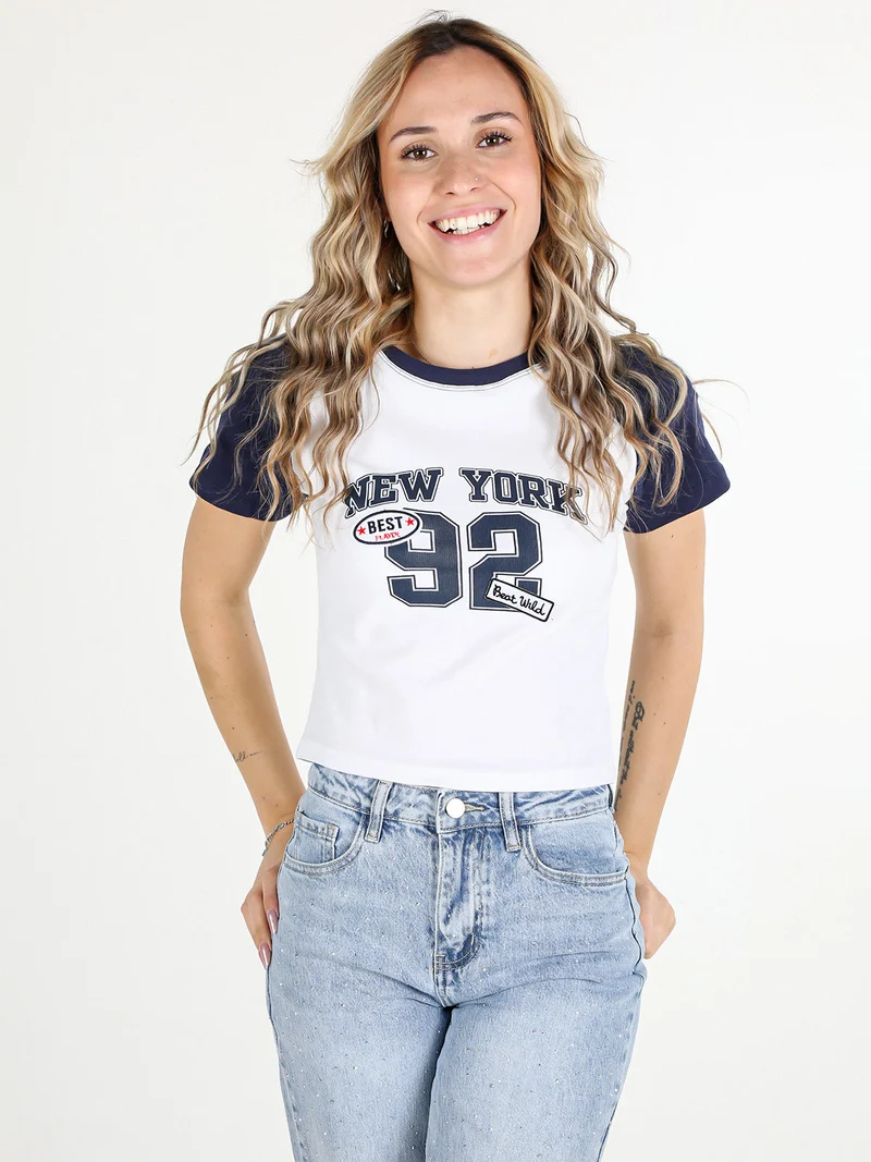 T-shirt crop da donna in cotone con stampa - bianco