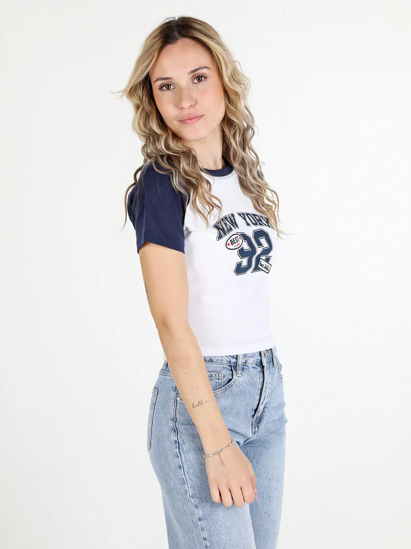 T-shirt crop da donna in cotone con stampa - bianco