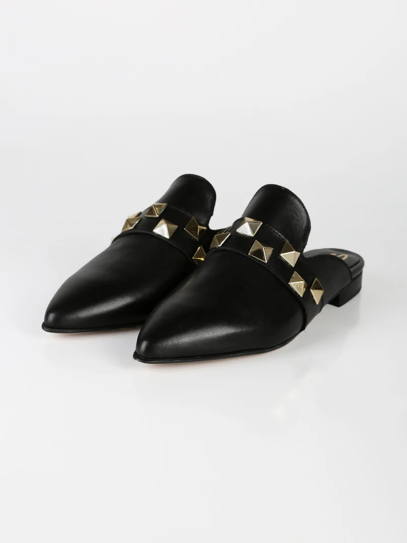 Sabot in pelle donna con borchie - nero