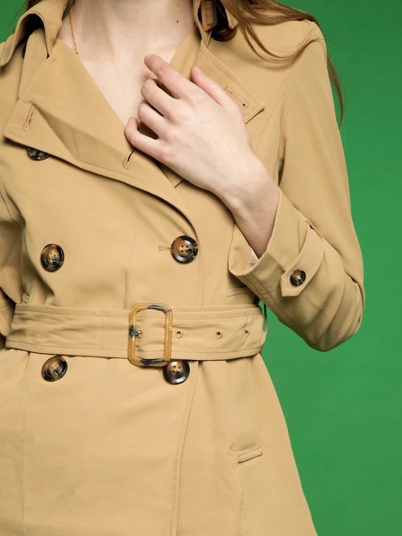 Trench corto da donna a doppiopetto - khaki