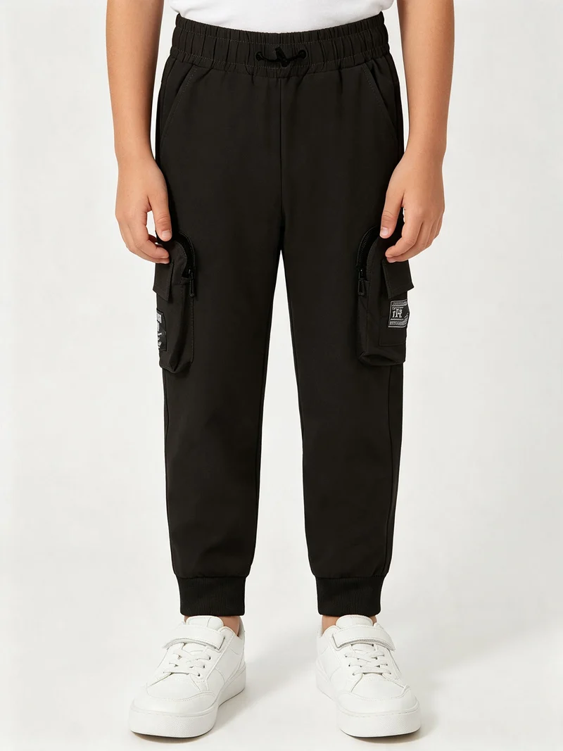 Pantaloni da bambino con tasconi e polsini alle caviglie - nero