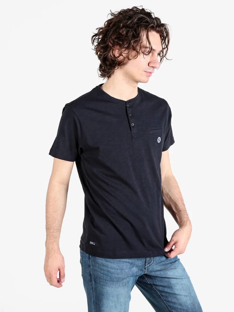 T-shirt uomo con taschino sul petto e bottoncini sullo scollo - blu scuro