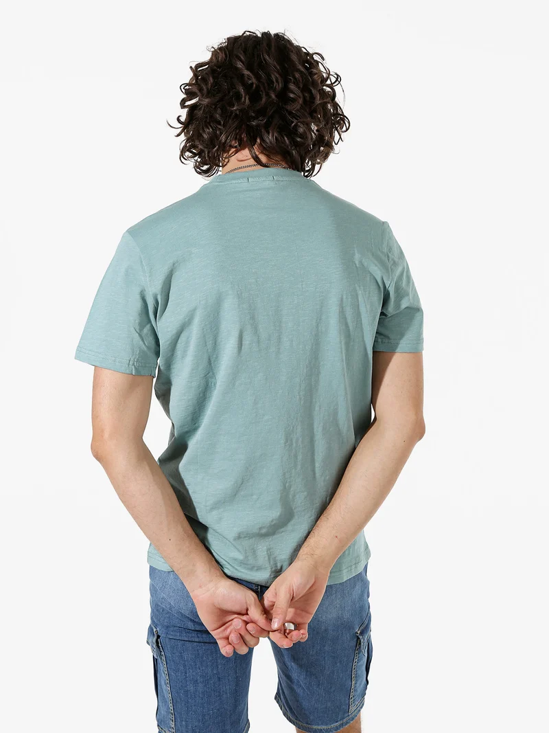 T-shirt da uomo in cotone con taschino - acqua marina