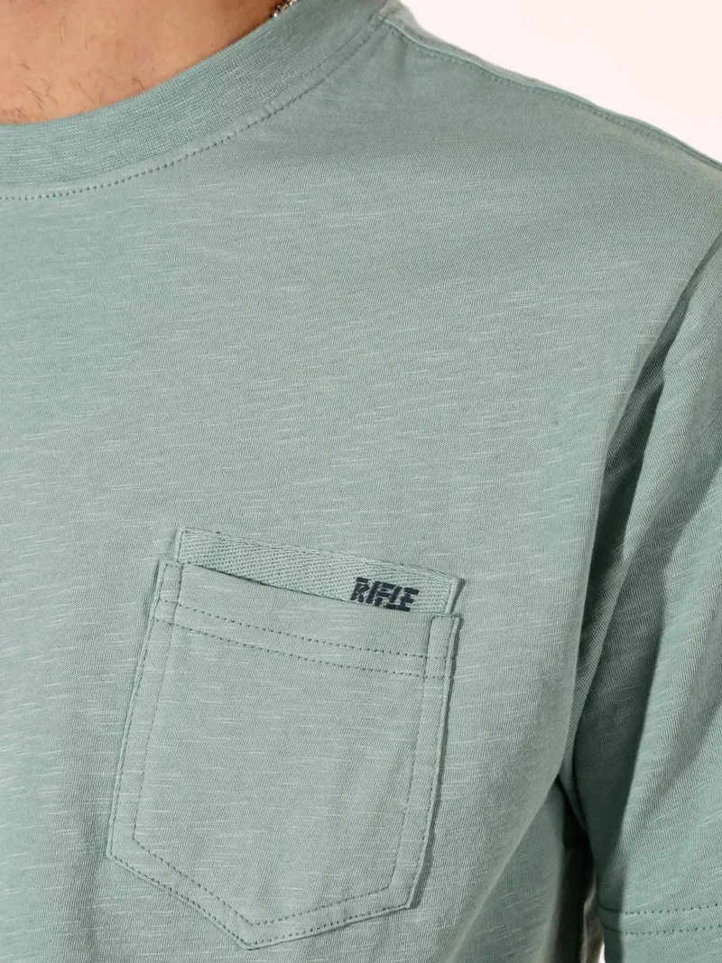 T-shirt da uomo in cotone con taschino - acqua marina
