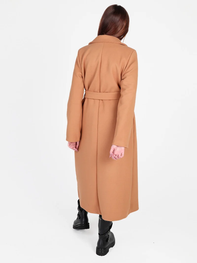 Cappotto lungo da donna con chiusura doppiopetto - cammello