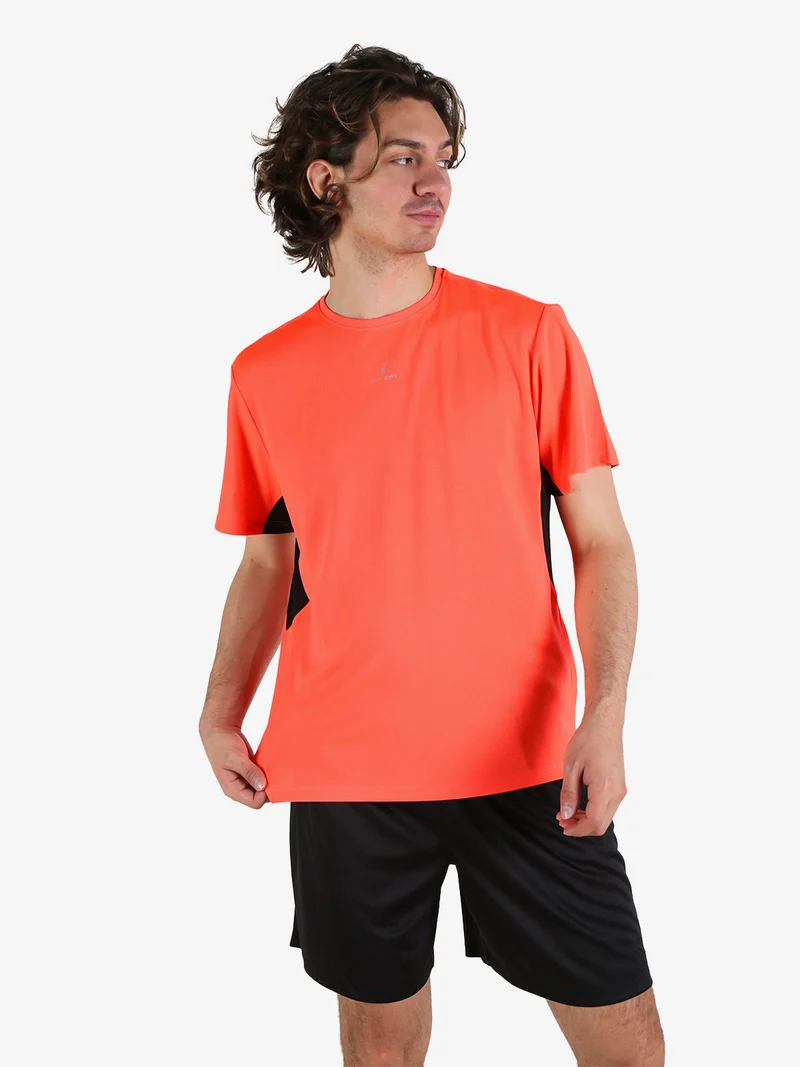 T-shirt sportiva da uomo in tessuto traspirante - arancione