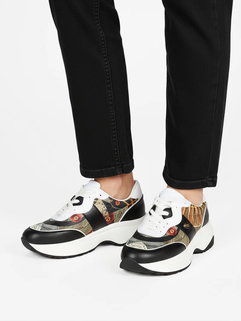 Sneakers da donna con stampe - nero