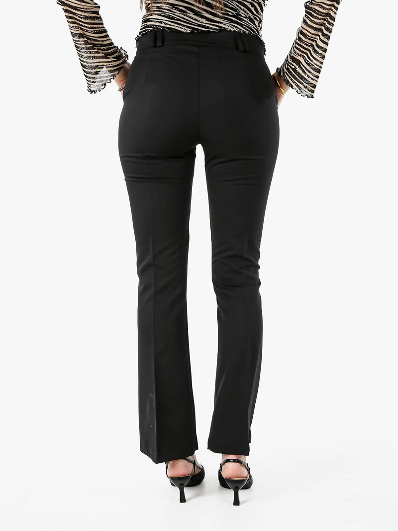 Pantaloni eleganti da donna a zampa - nero
