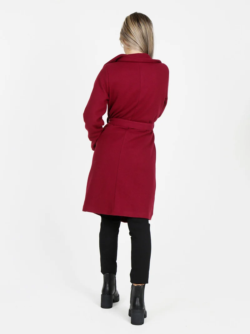 Cappotto donna con cintura e bottoni a doppiopetto - bordeaux