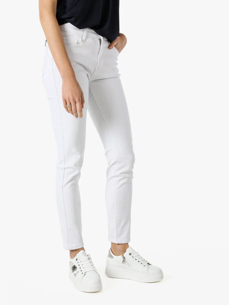 Pantaloni jeans push-up da donna - bianco