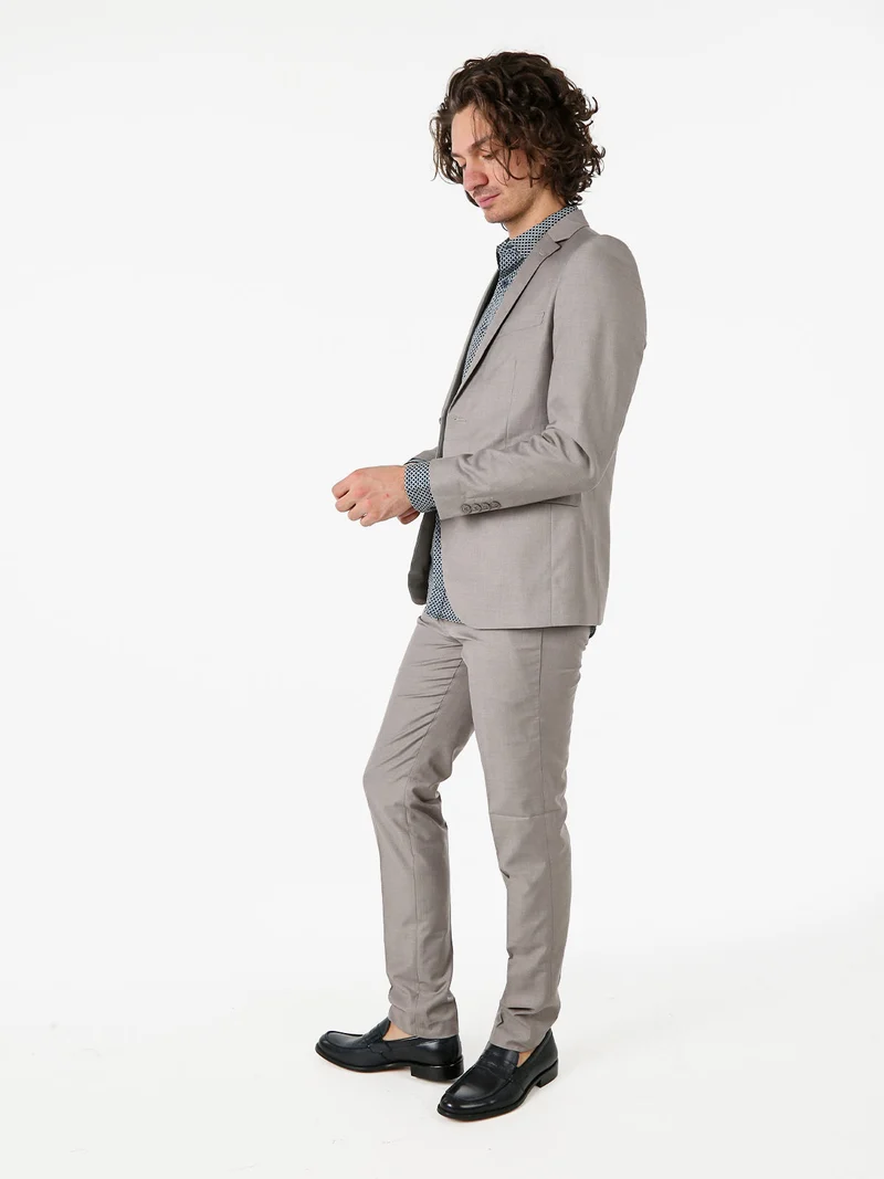 Completo elegante da uomo con blazer e pantaloni - grigio